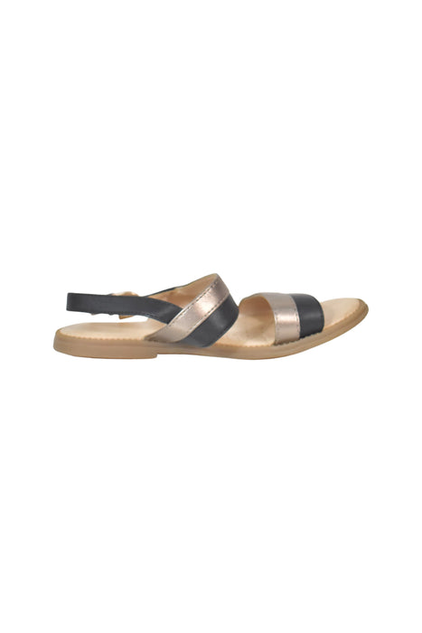 A Beige Sandals from Geox in size 6T for girl. (Front View)