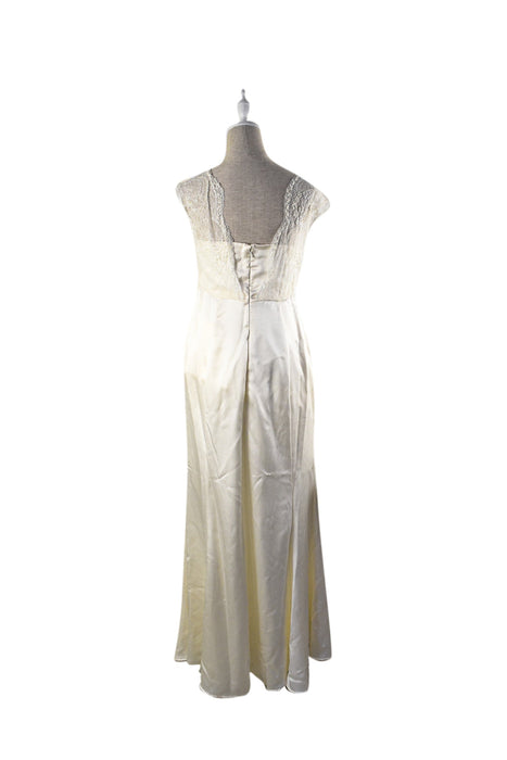 A Ivory Short Sleeve Dresses from Tiffany Rose in size S for maternity. (Back View)